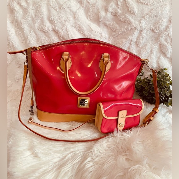 Dooney Bourke bourke patent leather pink dual strap with matching clutch - Picture 3 of 15